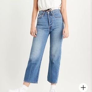 Levi’s Ribcage straight jeans. Size 28z